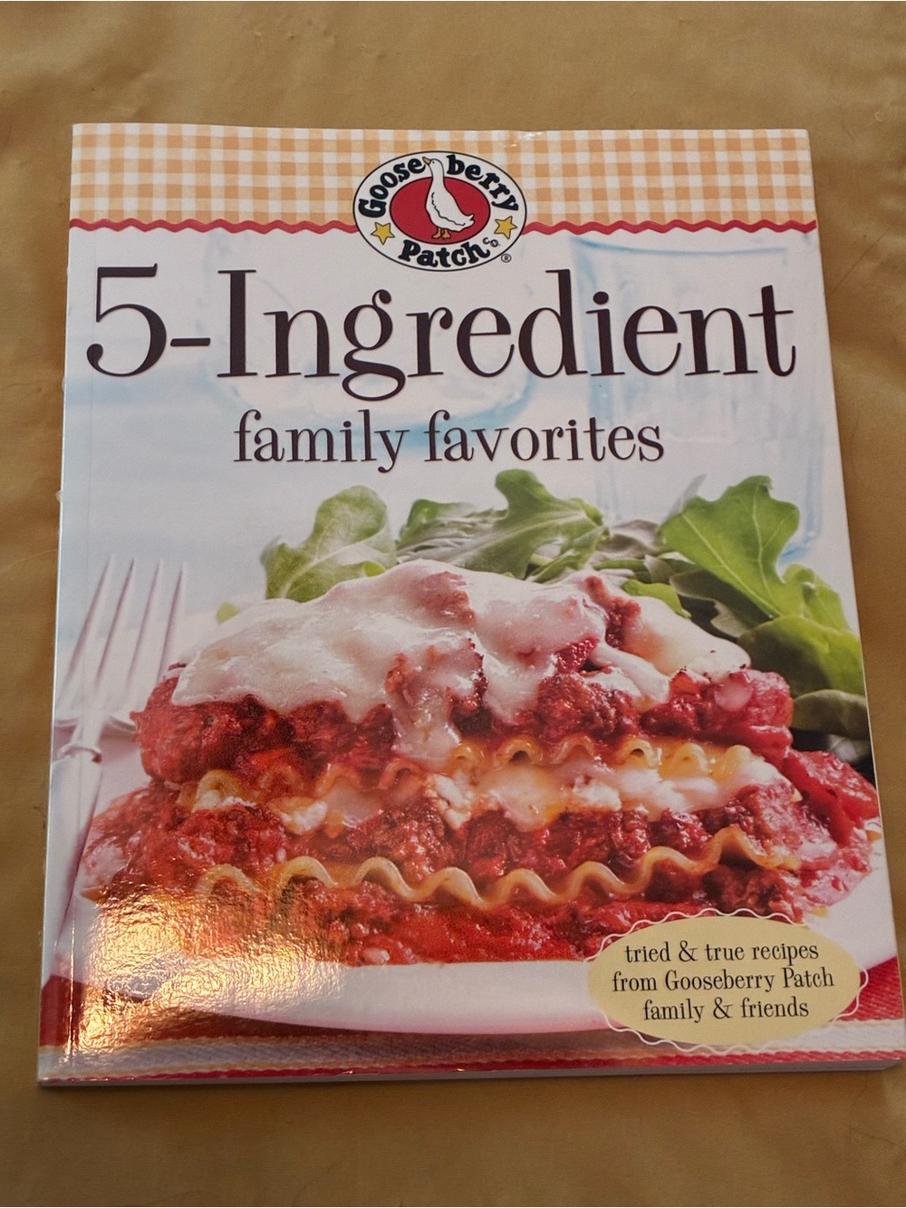 Gooseberry Patch 5-Ingredient Family Favorites Cookbook - Red & Cream Cover